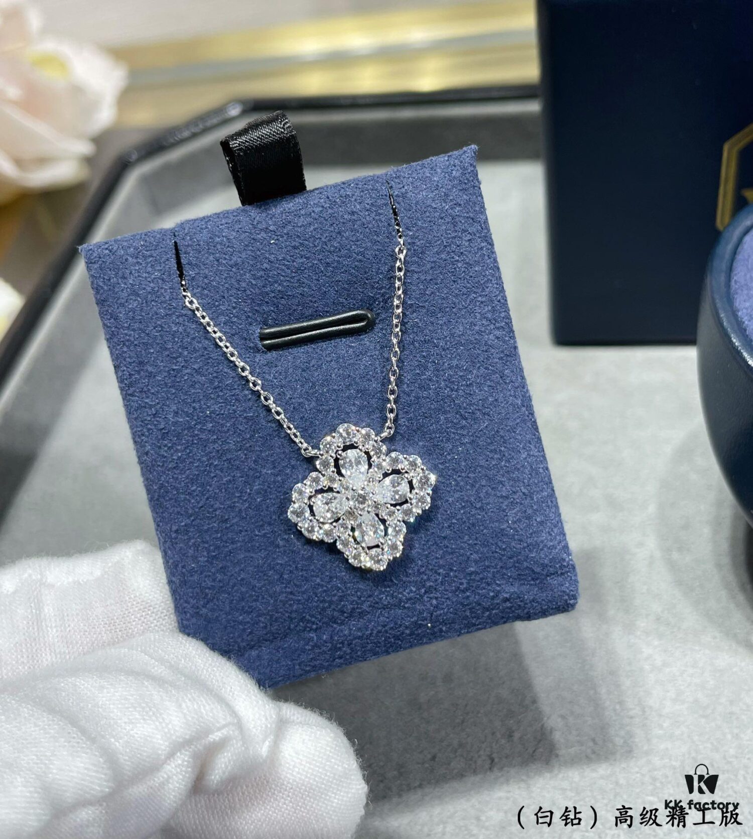 Harry Winston Diamond Links Full Diamond Clover Necklace (White Diamonds)