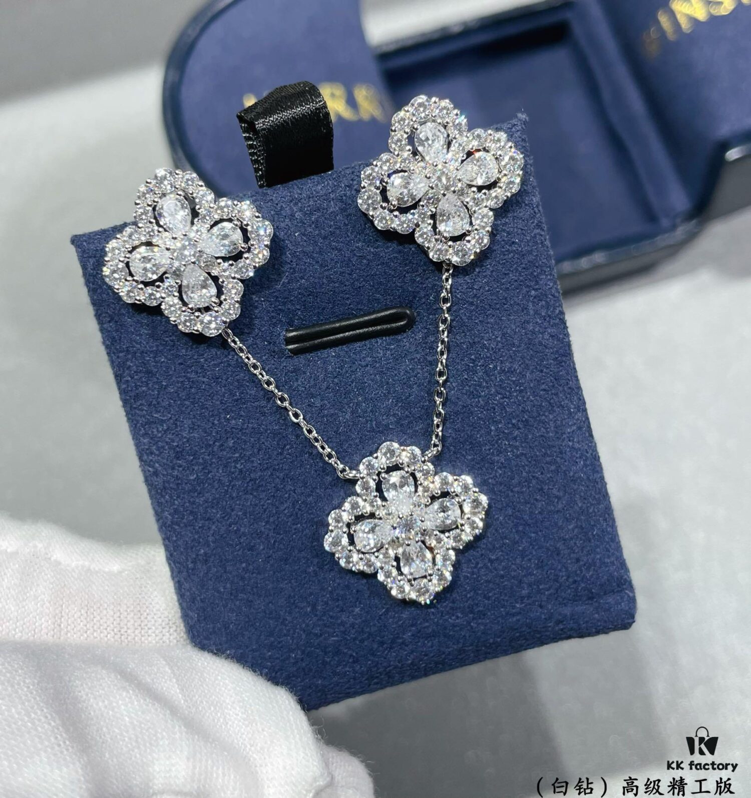 Harry Winston Diamond Links Full Diamond Clover Stud Earrings (White Diamonds)