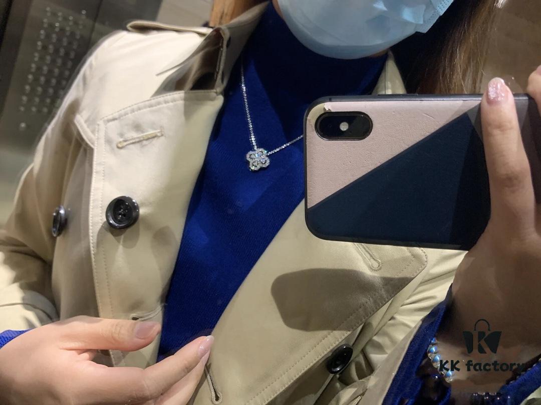 Hw Diamond Loop Diamond Necklace