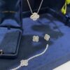 Harry Winston New Arrival Loop Luxury Four-Leaf Clover Sparkling Diamond Necklace