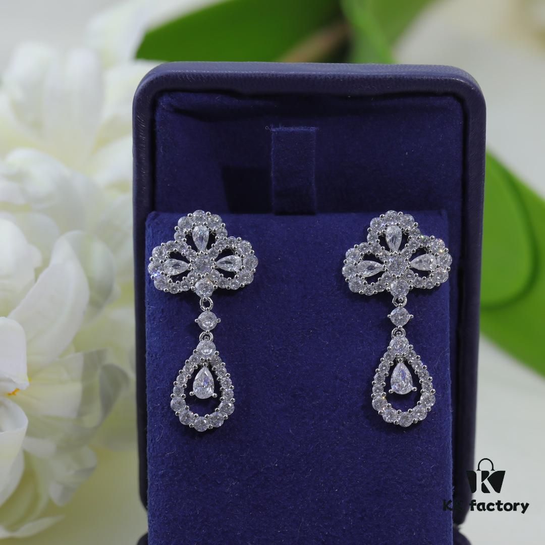 Harry Winston Classic Clover Full Diamond Stud Earrings, Exquisitely Crafted, Identical to Original Design, Worn by Celebrities, Stunningly Beautiful, Luxurious and Elegant