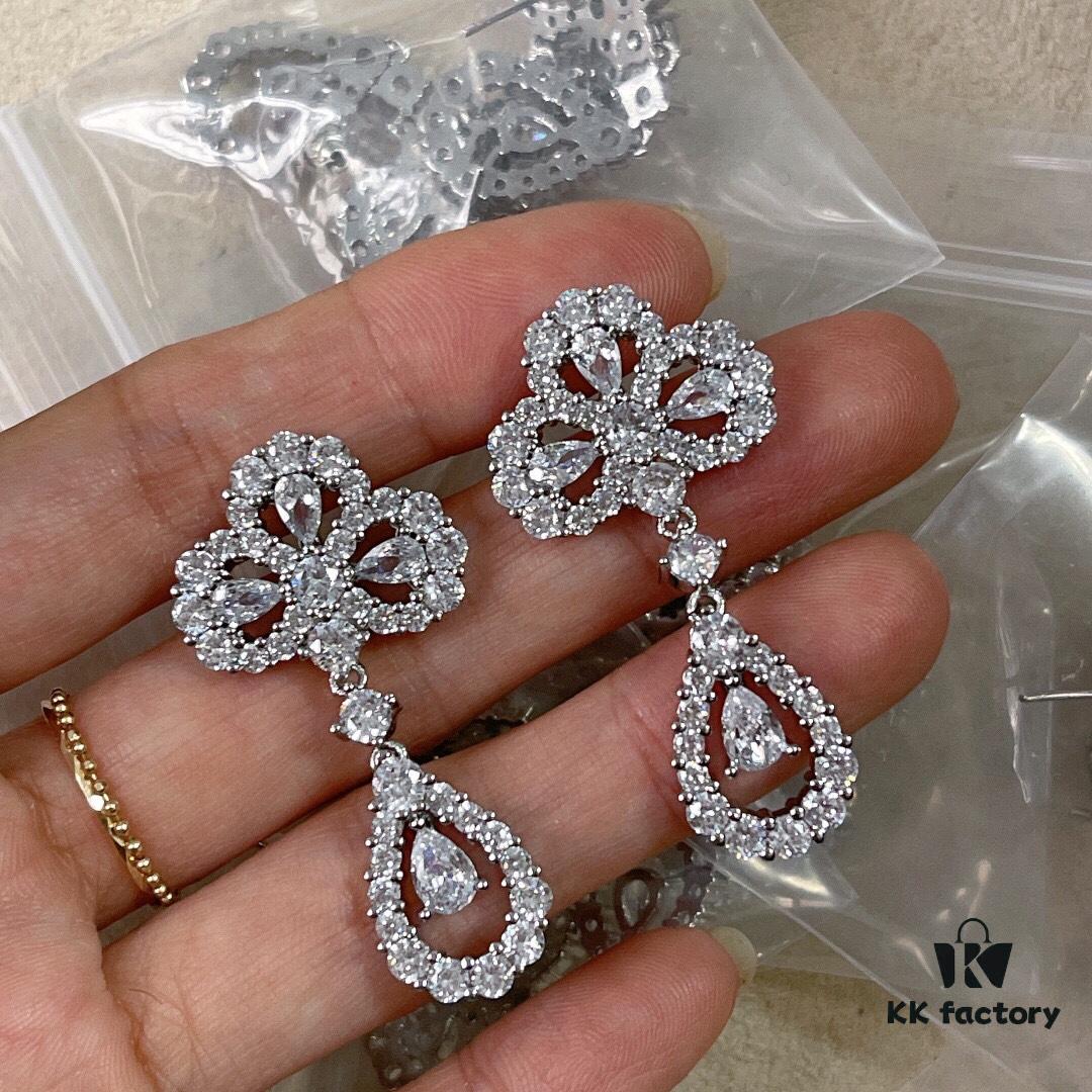 Harry Winston Classic Clover Full Diamond Stud Earrings, Exquisitely Crafted, Identical to Original Design, Worn by Celebrities, Stunningly Beautiful, Luxurious and Elegant