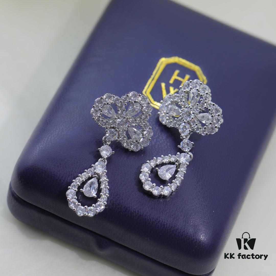 Harry Winston Classic Clover Full Diamond Stud Earrings, Exquisitely Crafted, Identical to Original Design, Worn by Celebrities, Stunningly Beautiful, Luxurious and Elegant