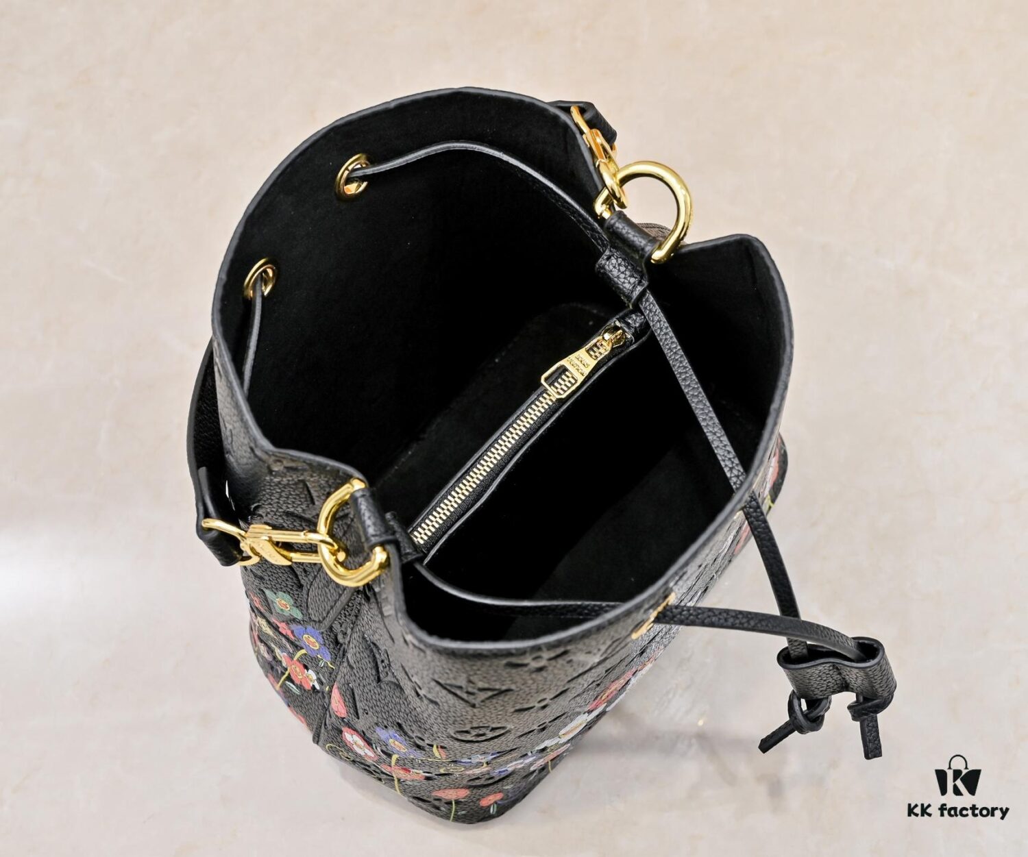 M13676 M44021 NeoNoe BB Bucket Bag from Louis Vuitton × Takashi Murakami Reimagined Collection