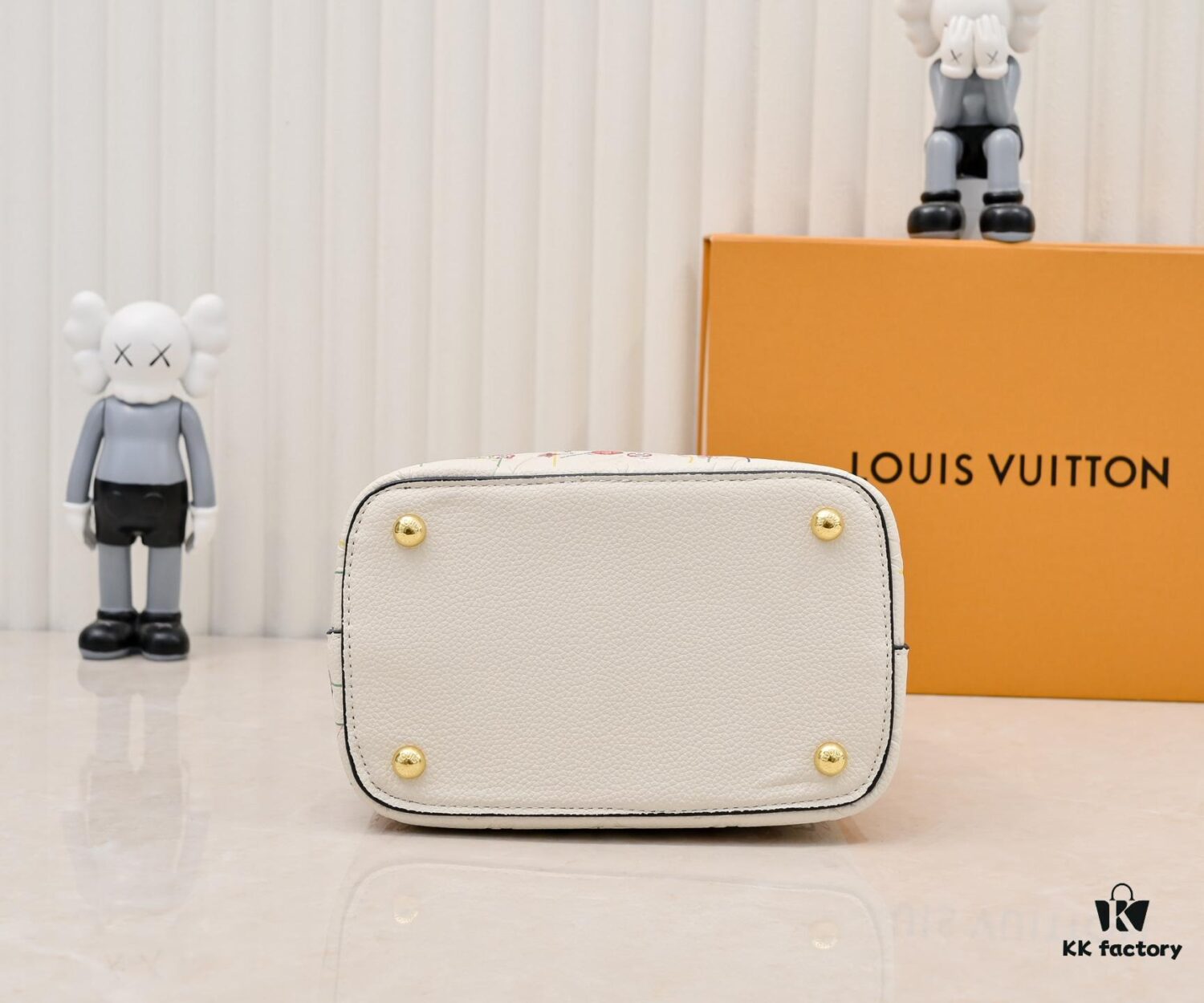 M13676 M44021 NeoNoe BB Bucket Bag from Louis Vuitton × Takashi Murakami Re-Edition Collection
