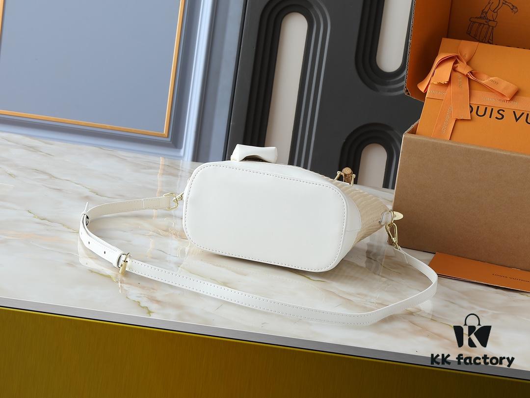 Upgraded Original M66588 Wallet On Chain Handbag from Louis Vuitton LV Bloom Collection