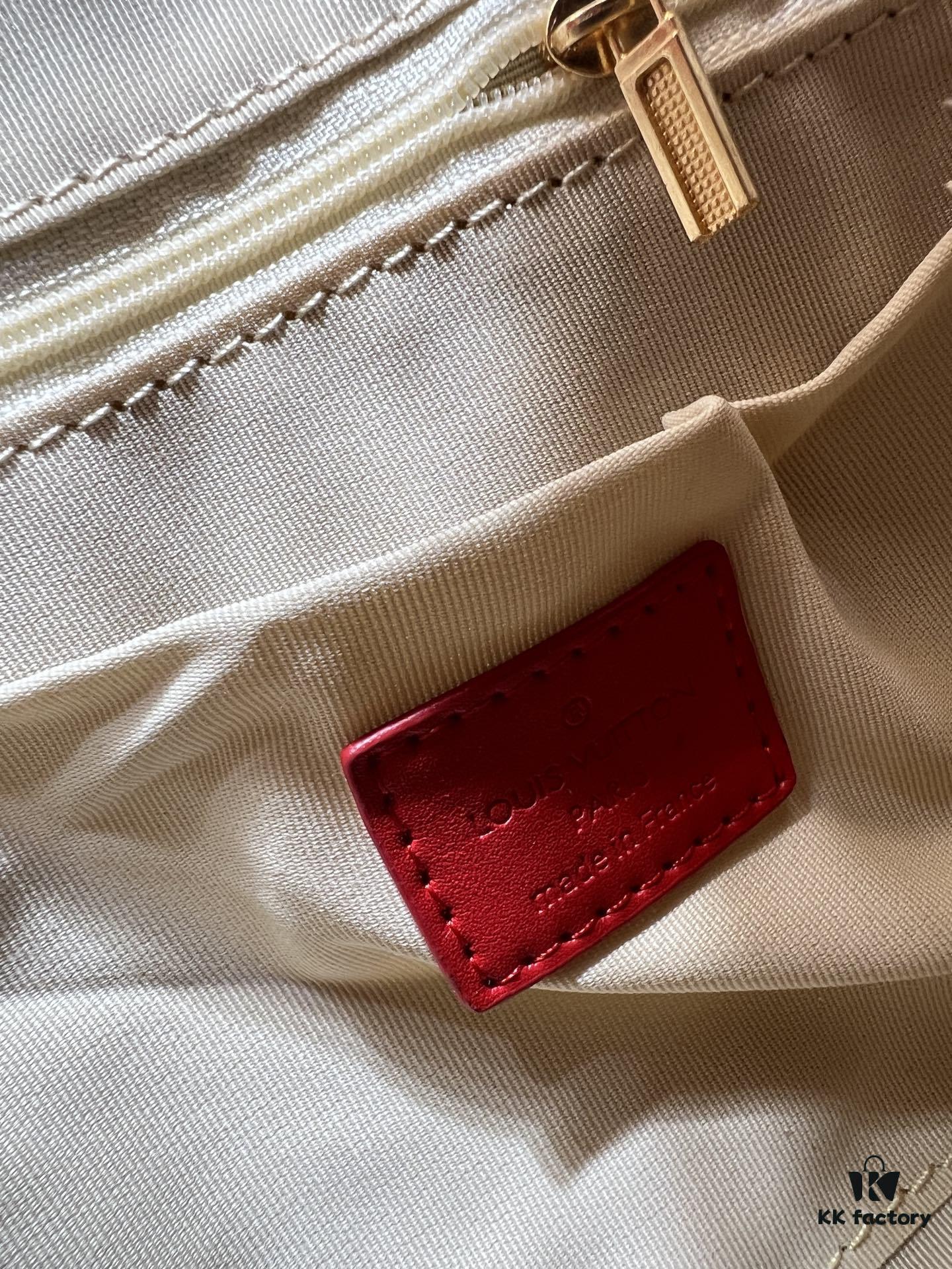 Upgraded Original 66588 Wallet On Chain Handbag from Louis Vuitton LV Bloom Collection