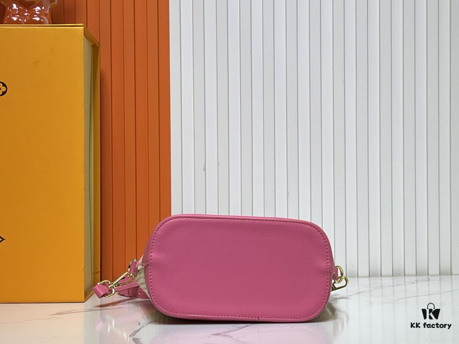 Upgraded Original 66588 Wallet On Chain Handbag from Louis Vuitton LV Bloom Collection