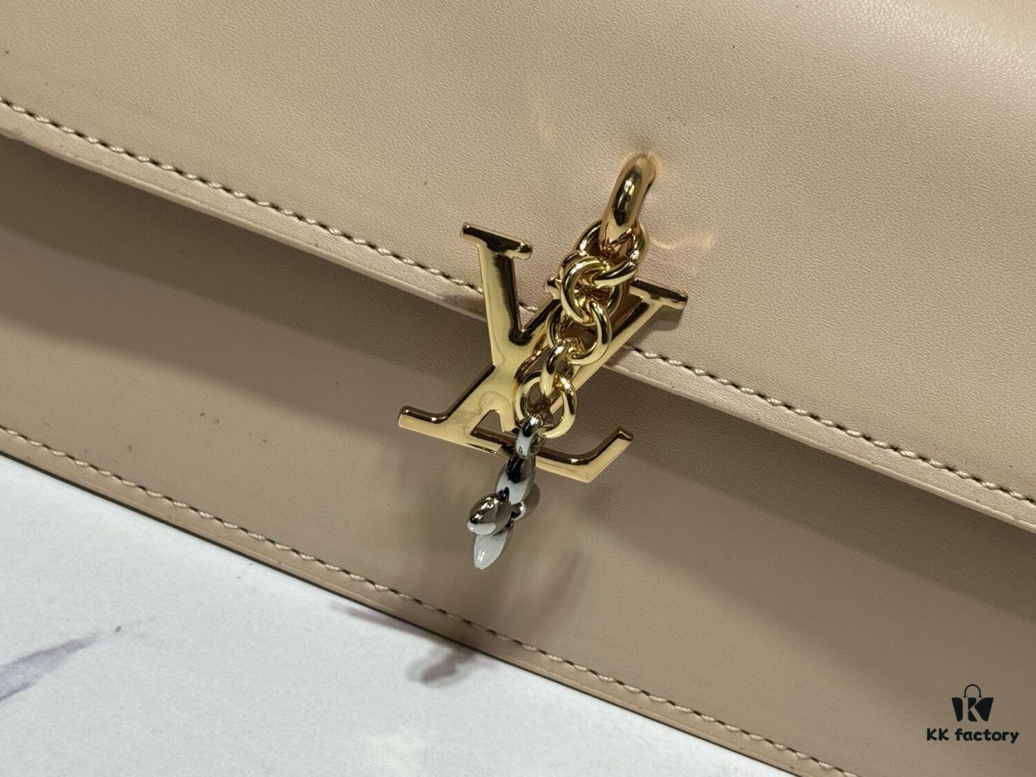 Wallet On Chain Handbag M14564