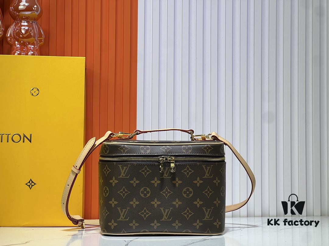 Upgraded Original ✨M42265 This elegant toiletry bag, inspired by the iconic Nice pouch, is a stylish choice for carrying essential beauty items. The hidden zip pocket inside the flap is perfect for storing particularly valuable personal belongings.