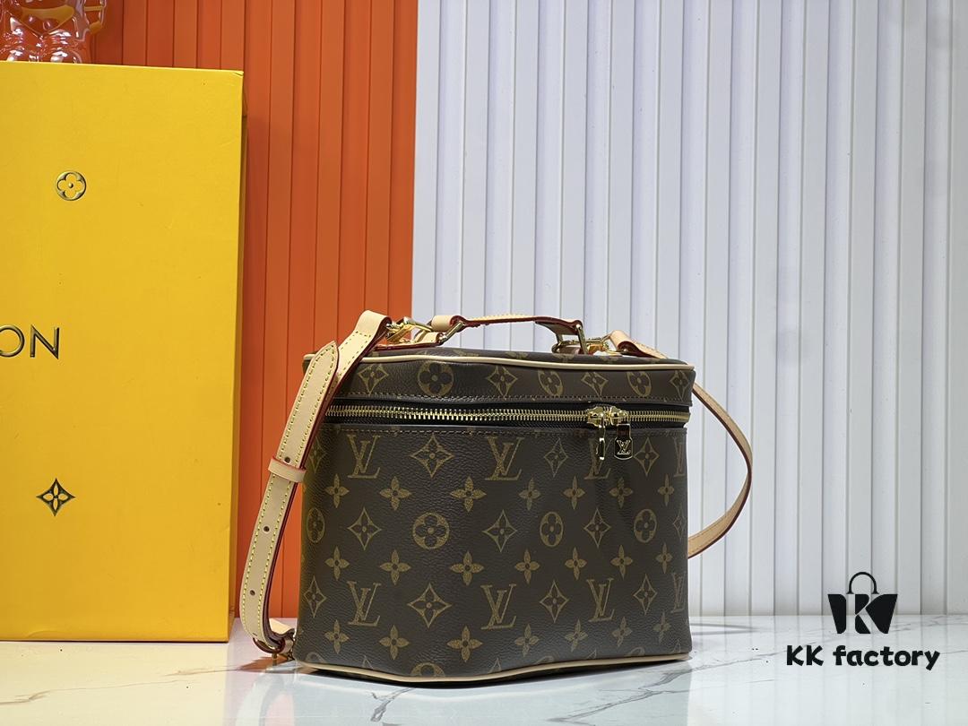 Upgraded Original ✨M42265 This elegant toiletry bag, inspired by the iconic Nice pouch, is a stylish choice for carrying essential beauty items. The hidden zip pocket inside the flap is perfect for storing particularly valuable personal belongings.