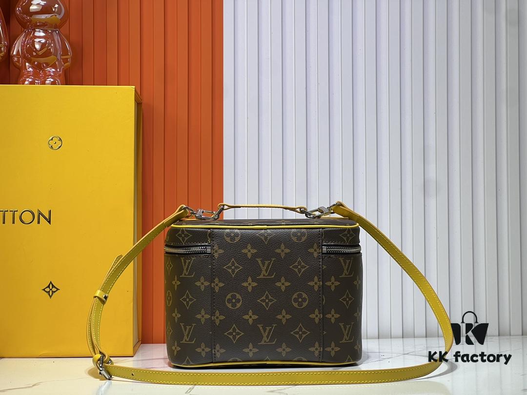 Upgraded Original ✨M42265 This style, inspired by the iconic Nice cosmetic pouch, features an elegant wash bag that is a personalized choice for carrying essential beauty items. The hidden zip pocket inside the flap securely stores particularly valuable personal belongings.