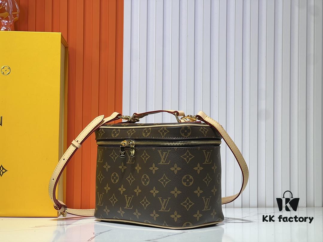 Upgraded Original ✨M42265 This elegant toiletry bag, inspired by the iconic Nice pouch, is a stylish choice for carrying essential beauty items. The hidden zip pocket inside the flap is perfect for storing particularly valuable personal belongings.