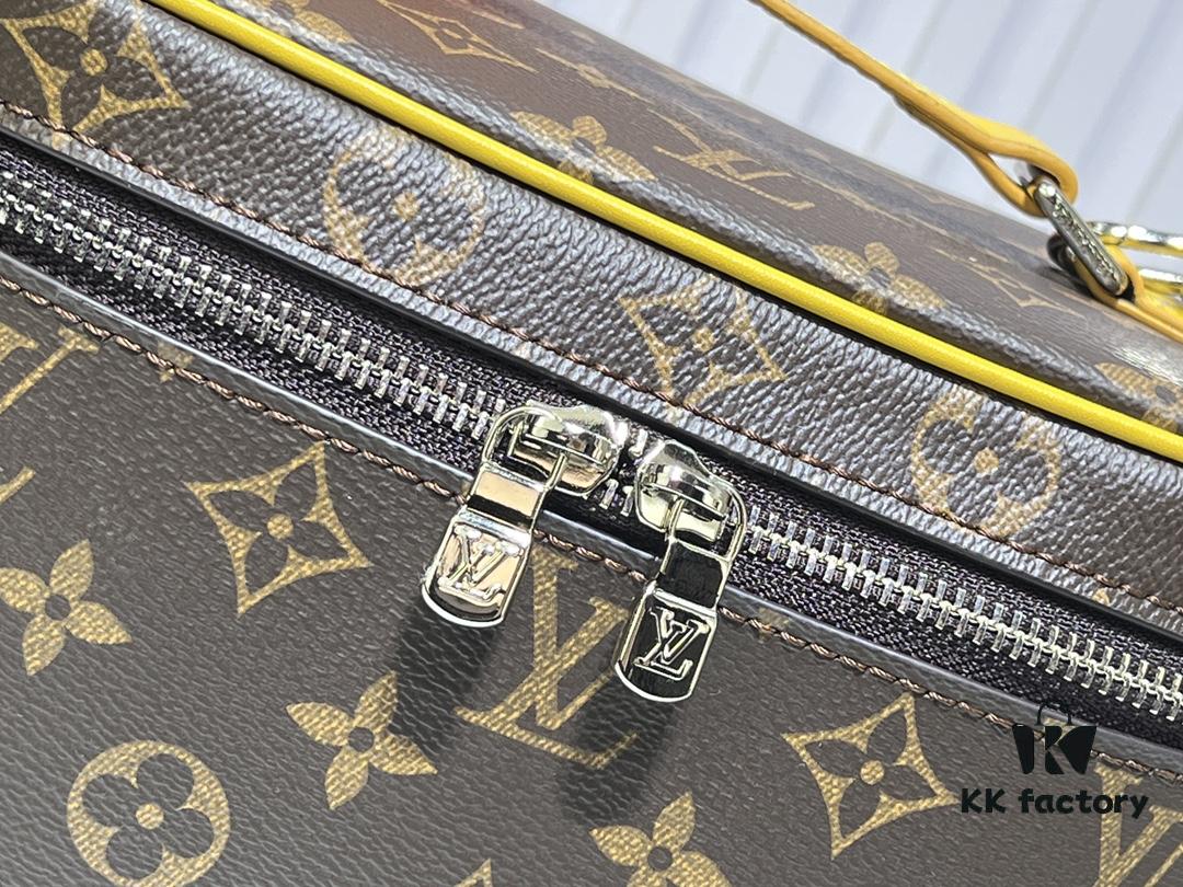 Upgraded Original ✨M42265 This style, inspired by the iconic Nice cosmetic pouch, features an elegant wash bag that is a personalized choice for carrying essential beauty items. The hidden zip pocket inside the flap securely stores particularly valuable personal belongings.