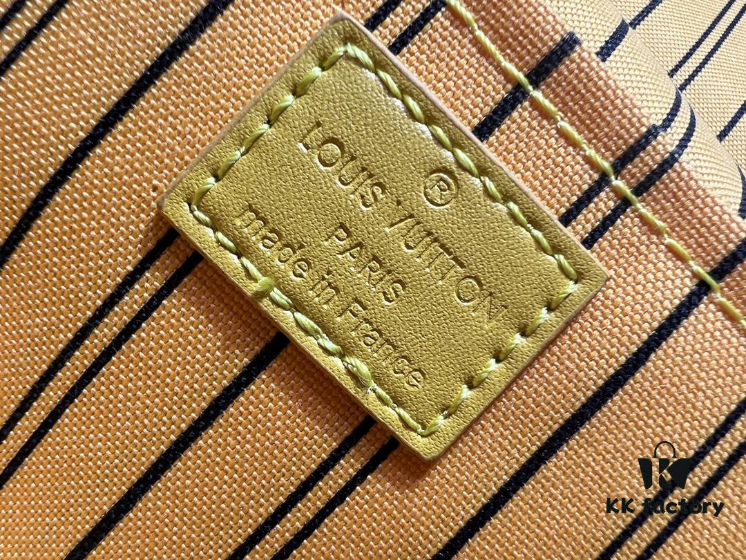 Upgraded Original ✨M42265 This style, inspired by the iconic Nice cosmetic pouch, features an elegant wash bag that is a personalized choice for carrying essential beauty items. The hidden zip pocket inside the flap securely stores particularly valuable personal belongings.