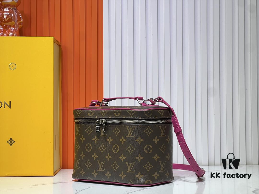 Upgraded Original ✨M42265 This elegant toiletry bag, inspired by the iconic Nice pouch, offers a stylish way to carry essential beauty items. The hidden zip pocket inside the flap is perfect for storing particularly valuable personal belongings.