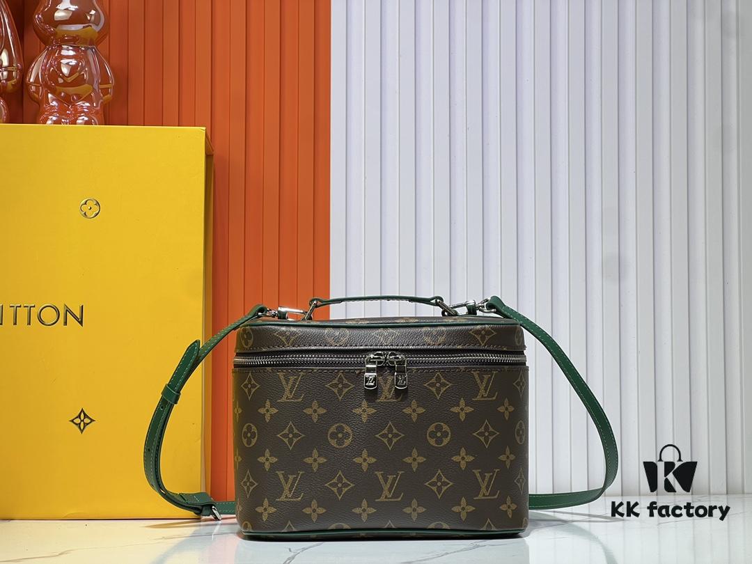 Upgraded Original ✨M42265 This elegant toiletry bag, inspired by the iconic Nice pouch, is a stylish choice for carrying essential beauty items. The concealed zip pocket inside the flap provides secure storage for particularly valuable personal belongings.