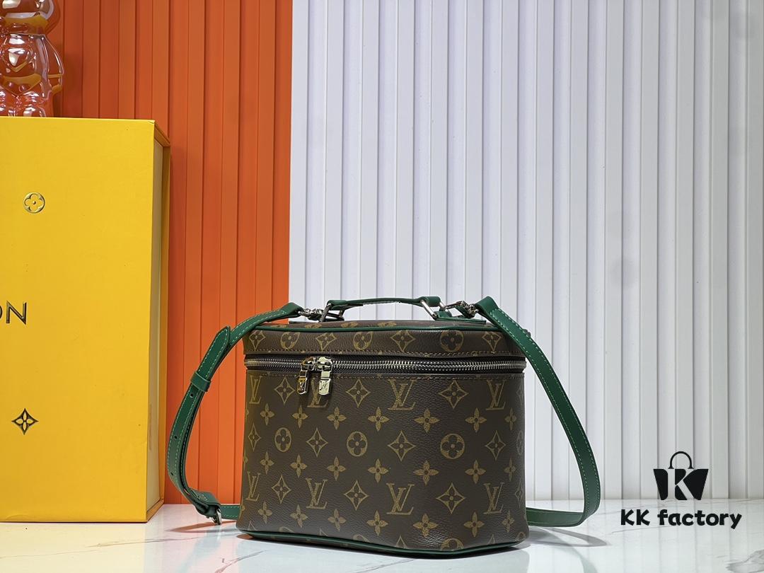 Upgraded Original ✨M42265 This elegant toiletry bag, inspired by the iconic Nice pouch, is a stylish choice for carrying essential beauty items. The concealed zip pocket inside the flap provides secure storage for particularly valuable personal belongings.