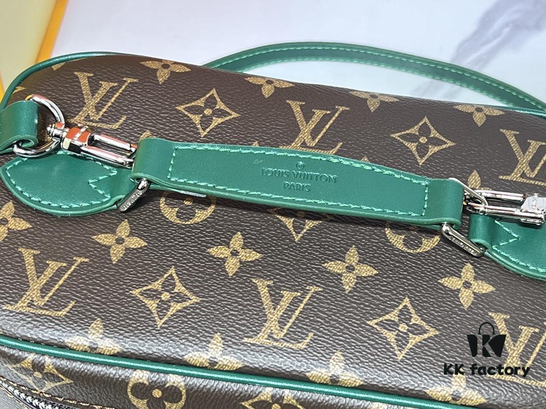 Upgraded Original ✨M42265 This elegant toiletry bag, inspired by the iconic Nice pouch, is a stylish choice for carrying essential beauty items. The concealed zip pocket inside the flap provides secure storage for particularly valuable personal belongings.