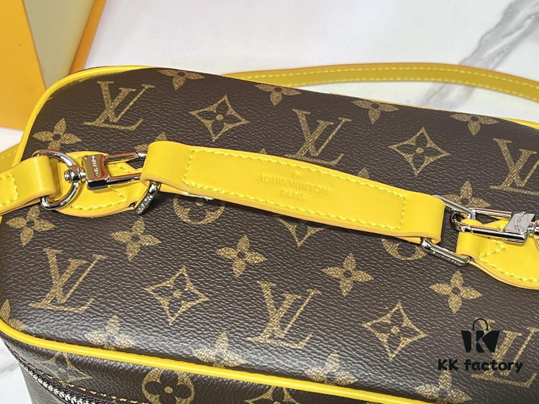 Upgraded Original ✨M42265 This style, inspired by the iconic Nice cosmetic pouch, features an elegant wash bag that is a personalized choice for carrying essential beauty items. The hidden zip pocket inside the flap securely stores particularly valuable personal belongings.