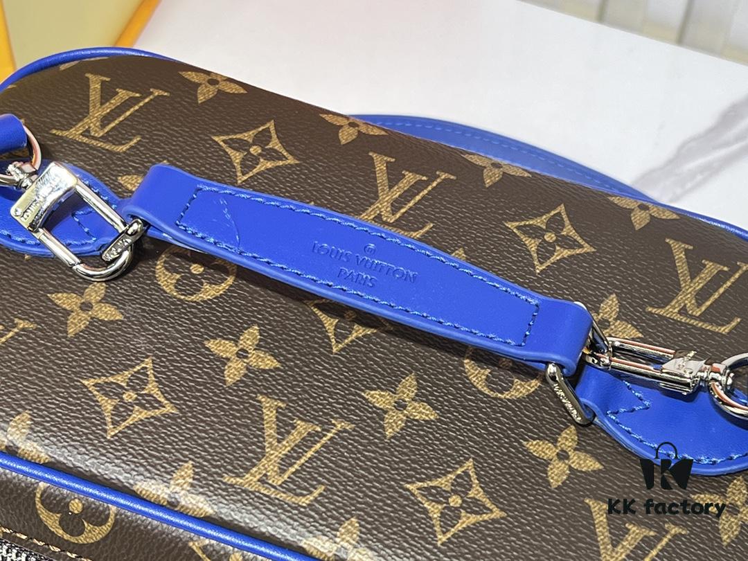 Upgraded Original ✨M42265 This elegant toiletry bag, inspired by the iconic Nice pouch, is a stylish choice for carrying essential beauty items. The hidden zip pocket inside the flap provides secure storage for particularly valuable personal belongings.