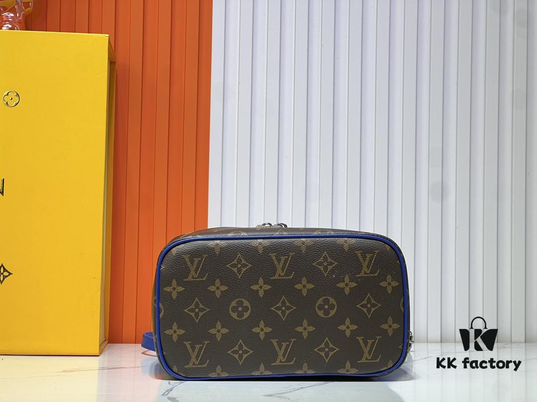 Upgraded Original ✨M42265 This elegant toiletry bag, inspired by the iconic Nice pouch, is a stylish choice for carrying essential beauty items. The hidden zip pocket inside the flap provides secure storage for particularly valuable personal belongings.