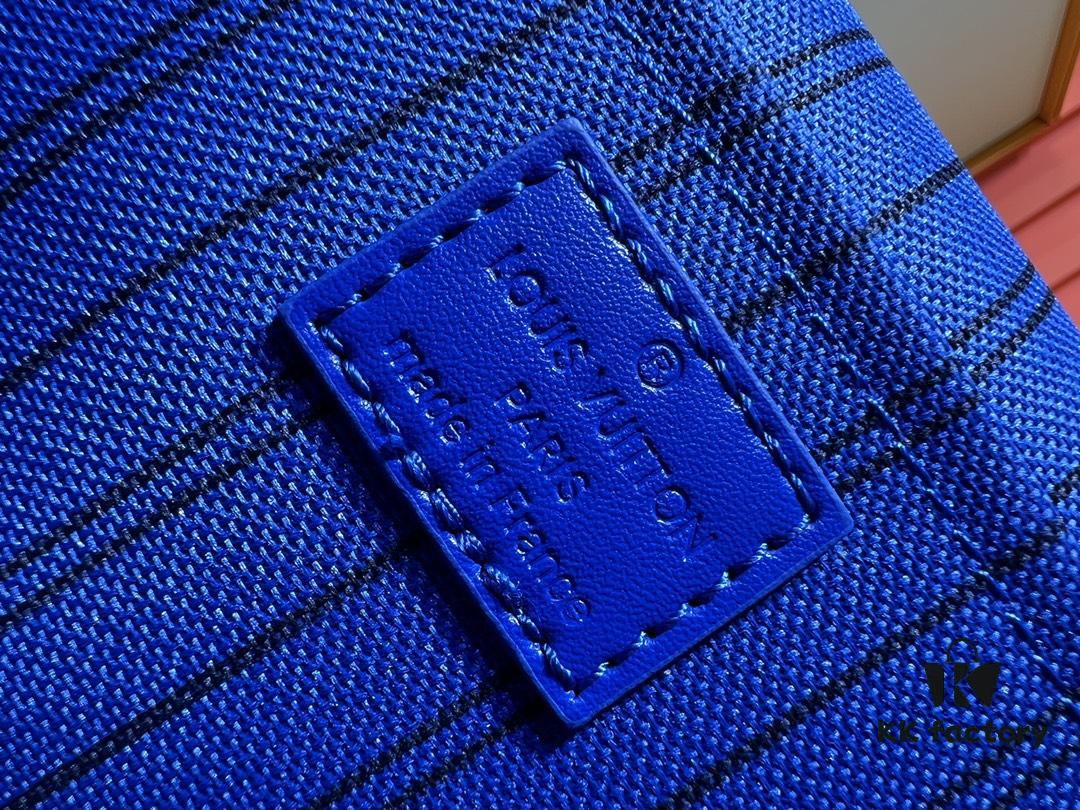 Upgraded Original ✨M42265 This elegant toiletry bag, inspired by the iconic Nice pouch, is a stylish choice for carrying essential beauty items. The hidden zip pocket inside the flap provides secure storage for particularly valuable personal belongings.