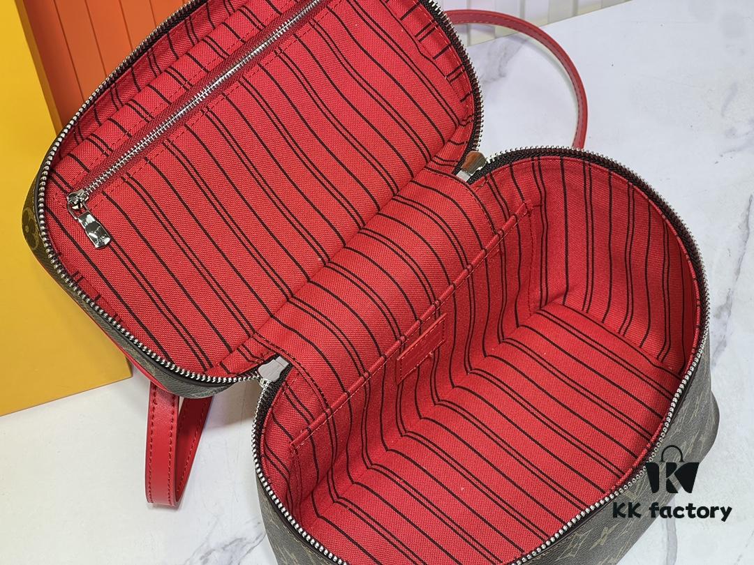 Upgraded Original ✨M42265 This elegant toiletry bag, inspired by the iconic Nice pouch, is a stylish choice for carrying essential beauty items. The hidden zip pocket on the inside of the flap provides secure storage for particularly valuable personal belongings.