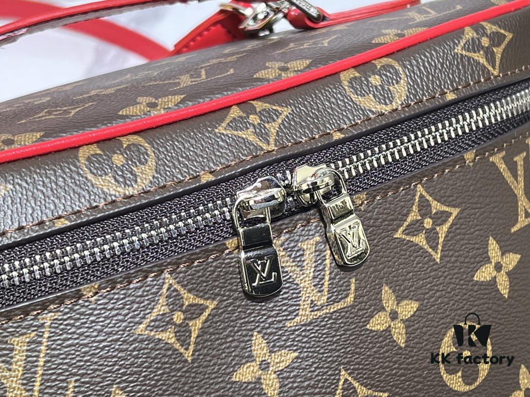 Upgraded Original ✨M42265 This elegant toiletry bag, inspired by the iconic Nice pouch, is a stylish choice for carrying essential beauty items. The hidden zip pocket on the inside of the flap provides secure storage for particularly valuable personal belongings.