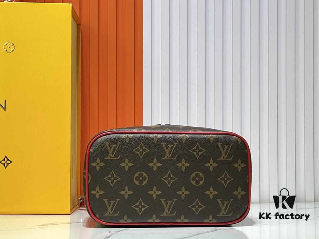 Upgraded Original ✨M42265 This elegant toiletry bag, inspired by the iconic Nice pouch, is a stylish choice for carrying essential beauty items. The hidden zip pocket on the inside of the flap provides secure storage for particularly valuable personal belongings.