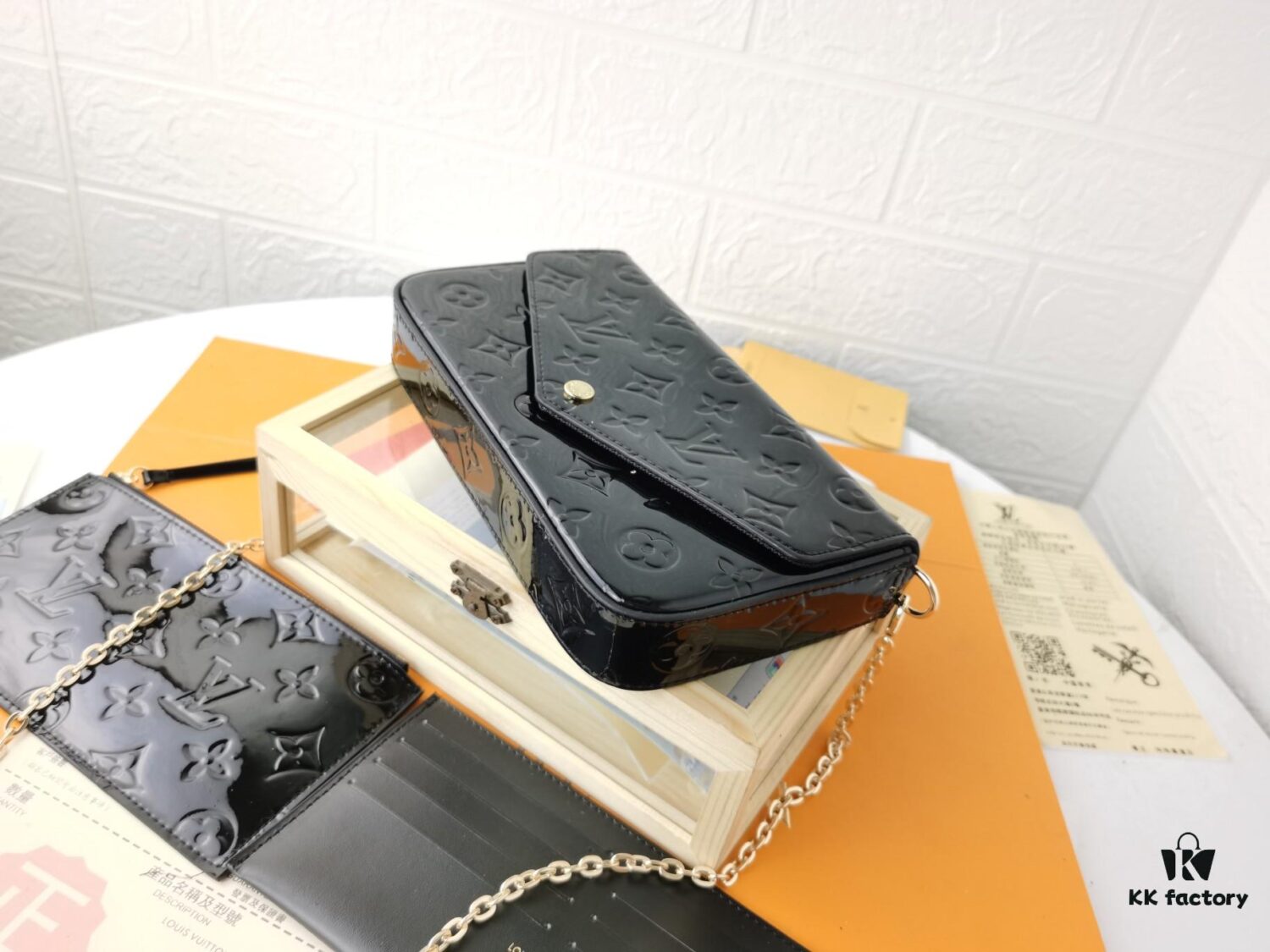 Replica High-Quality Full Steel Hardware Embossed Patent Leather Louis Vuitton Felicie Handbag