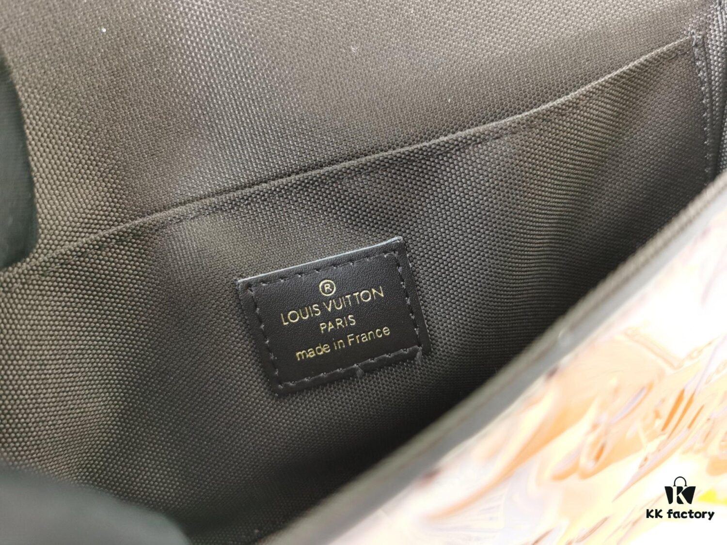 Replica High-Quality Louis Vuitton Felicie Handbag with Full Steel Hardware and Embossed Patent Leather