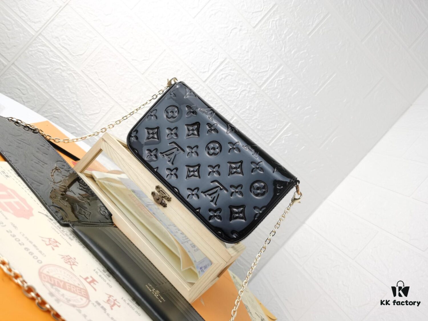 Replica High-Quality Full Steel Hardware Embossed Patent Leather Louis Vuitton Felicie Handbag