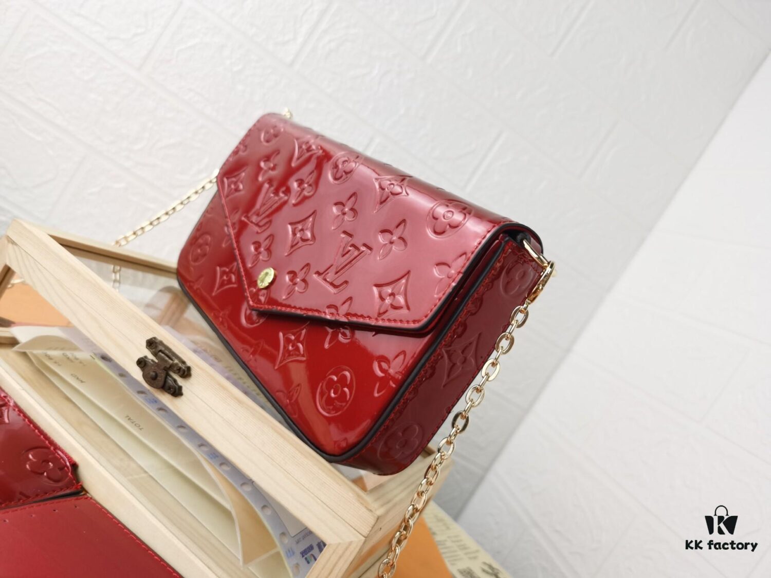 Replica High-Quality Full Steel Hardware Embossed Patent Leather Louis Vuitton Felicie Handbag