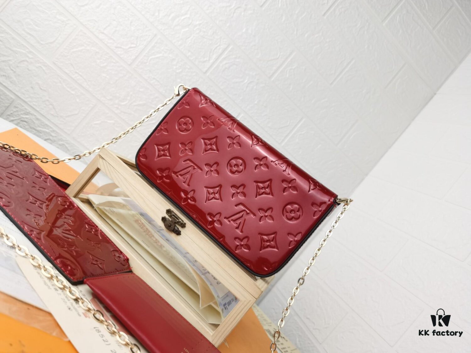 Replica High-Quality Full Steel Hardware Embossed Patent Leather Louis Vuitton Felicie Handbag