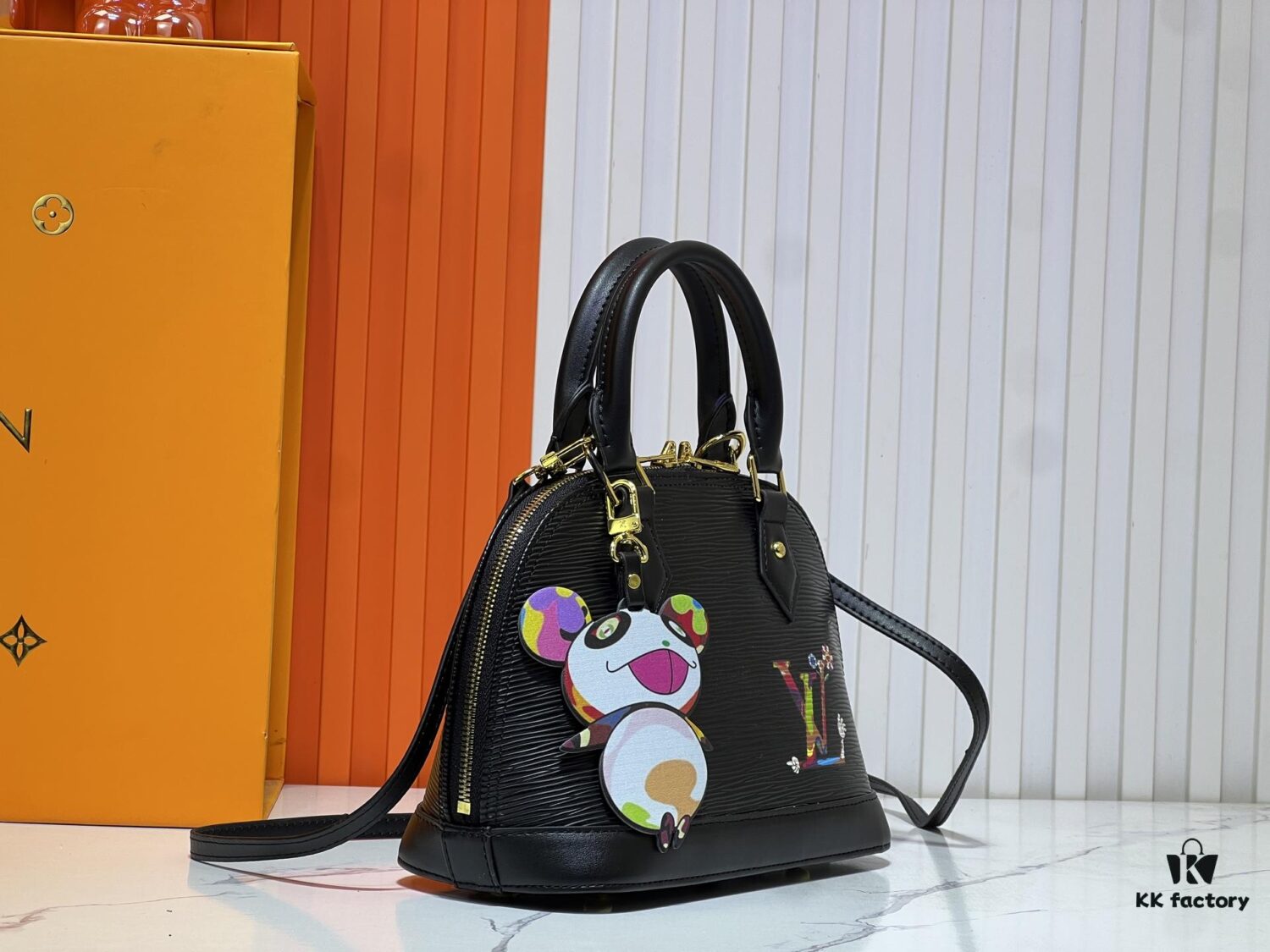 Collaboration Figurine with Murakami M53152 M13670