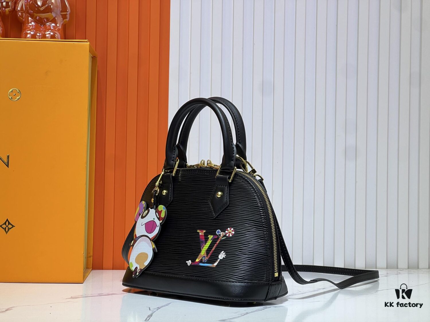 Collaboration Figurine with Murakami M53152 M13670