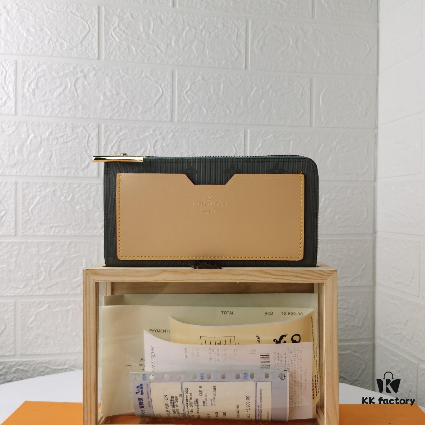 Top Quality Original 💎 [Real Photo, Personal Background] M63237 COSMOS Wallet Made from Monogram Titanium Canvas Featured in Louis Vuitton's 2018-19 Men's Autumn-Winter Fashion Show