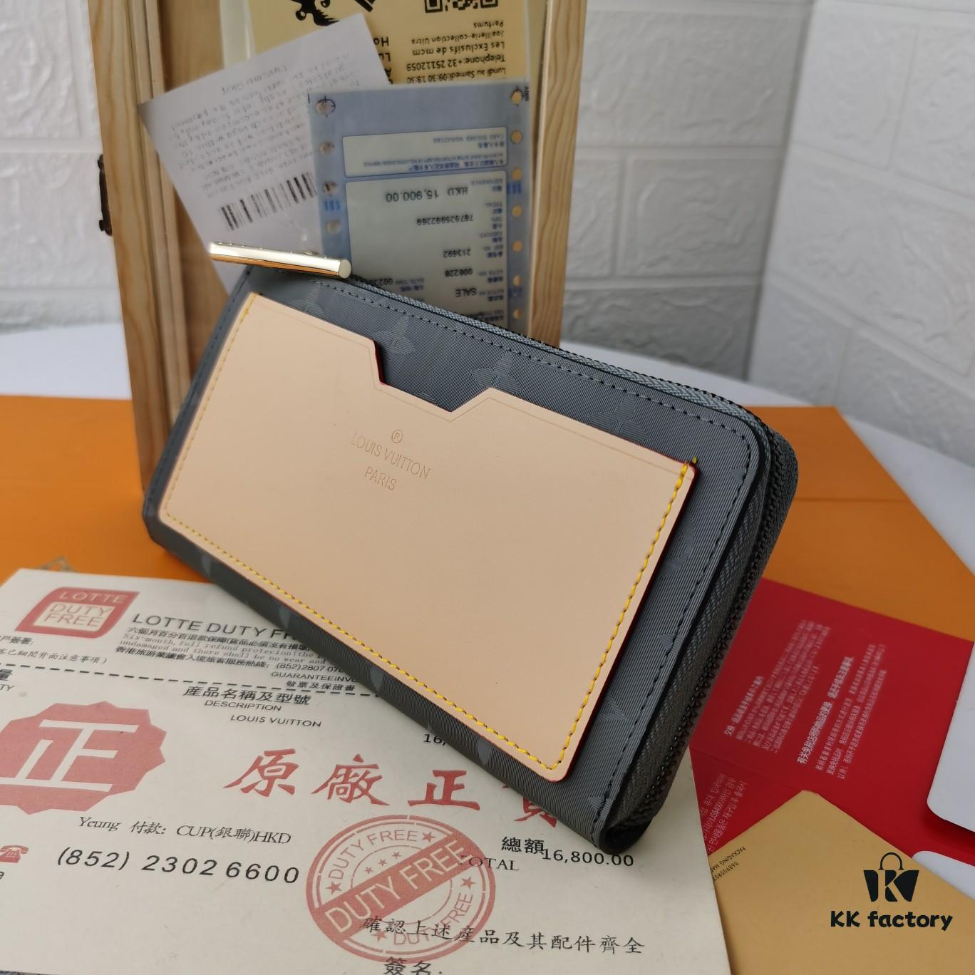 Top Quality Original 💎 [Real Photo, Personal Background] M63237 COSMOS Wallet Made from Monogram Titanium Canvas Featured in Louis Vuitton's 2018-19 Men's Autumn-Winter Fashion Show