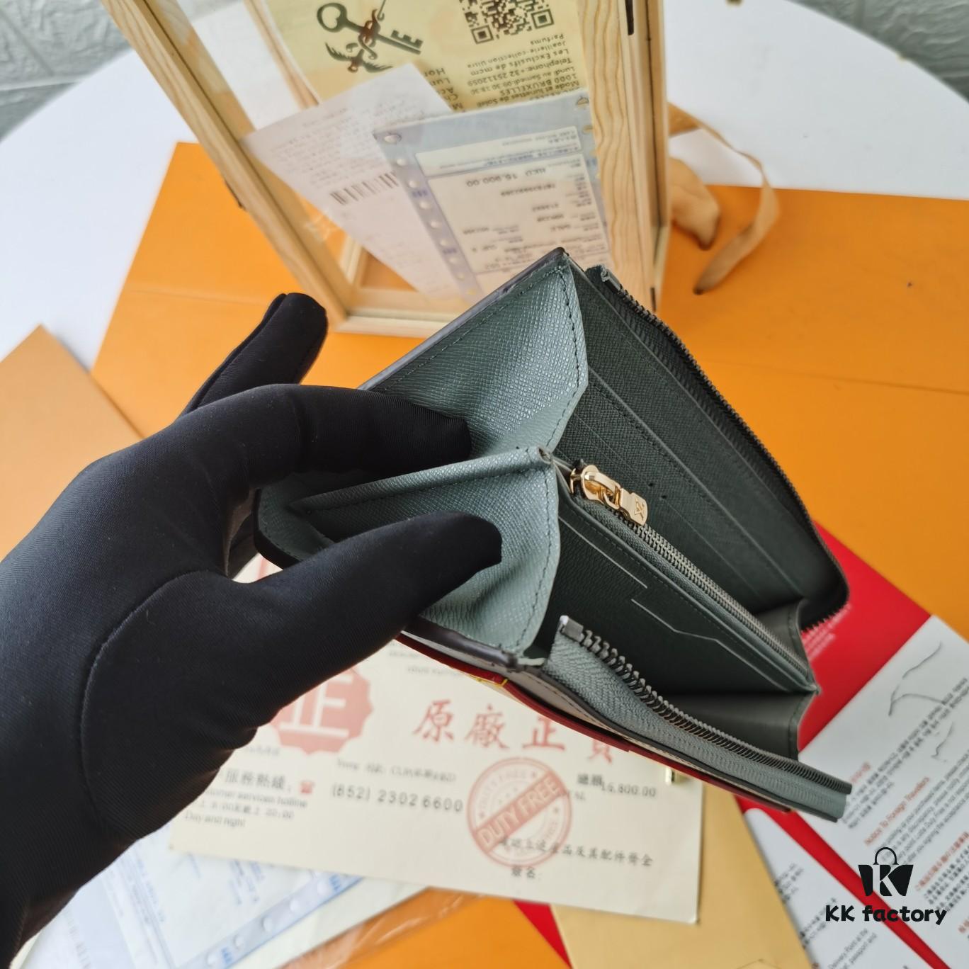 Top Quality Original 💎 [Real Photo, Personal Background] M63237 COSMOS Wallet Made from Monogram Titanium Canvas Featured in Louis Vuitton's 2018-19 Men's Autumn-Winter Fashion Show