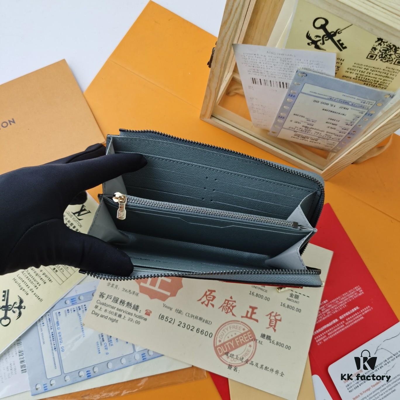 Top Quality Original 💎 [Real Photo, Personal Background] M63237 COSMOS Wallet Made from Monogram Titanium Canvas Featured in Louis Vuitton's 2018-19 Men's Autumn-Winter Fashion Show