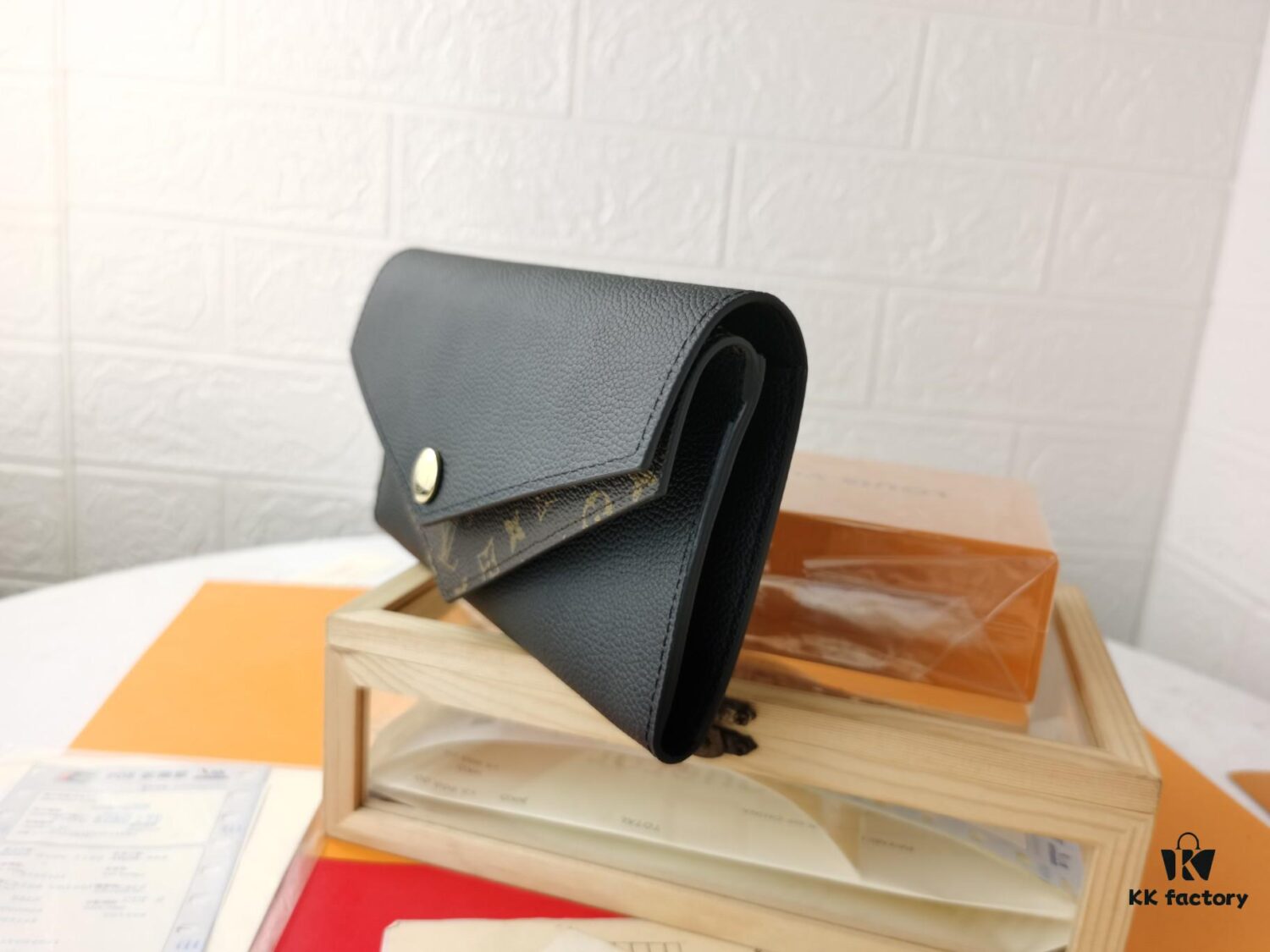 Top Quality Genuine 💎 [Real Photo, Original Background] M64317 Elegant Grained Calfskin with Iconic Monogram Canvas Wallet