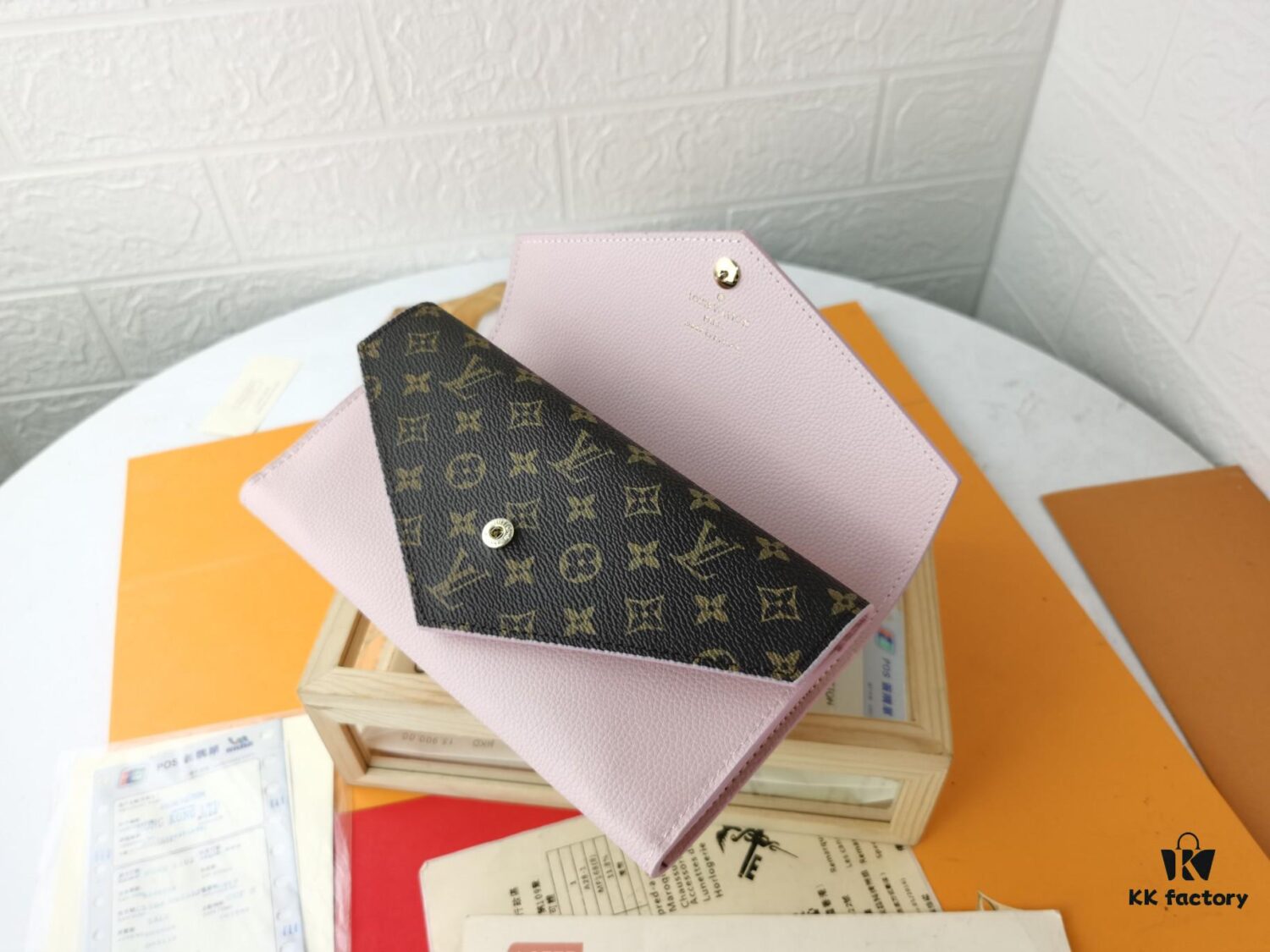 Top Quality Original 💎 [Actual Product Photography, Personal Background] M64317 Petite Grain Calfskin Leather with Iconic Monogram Canvas Wallet