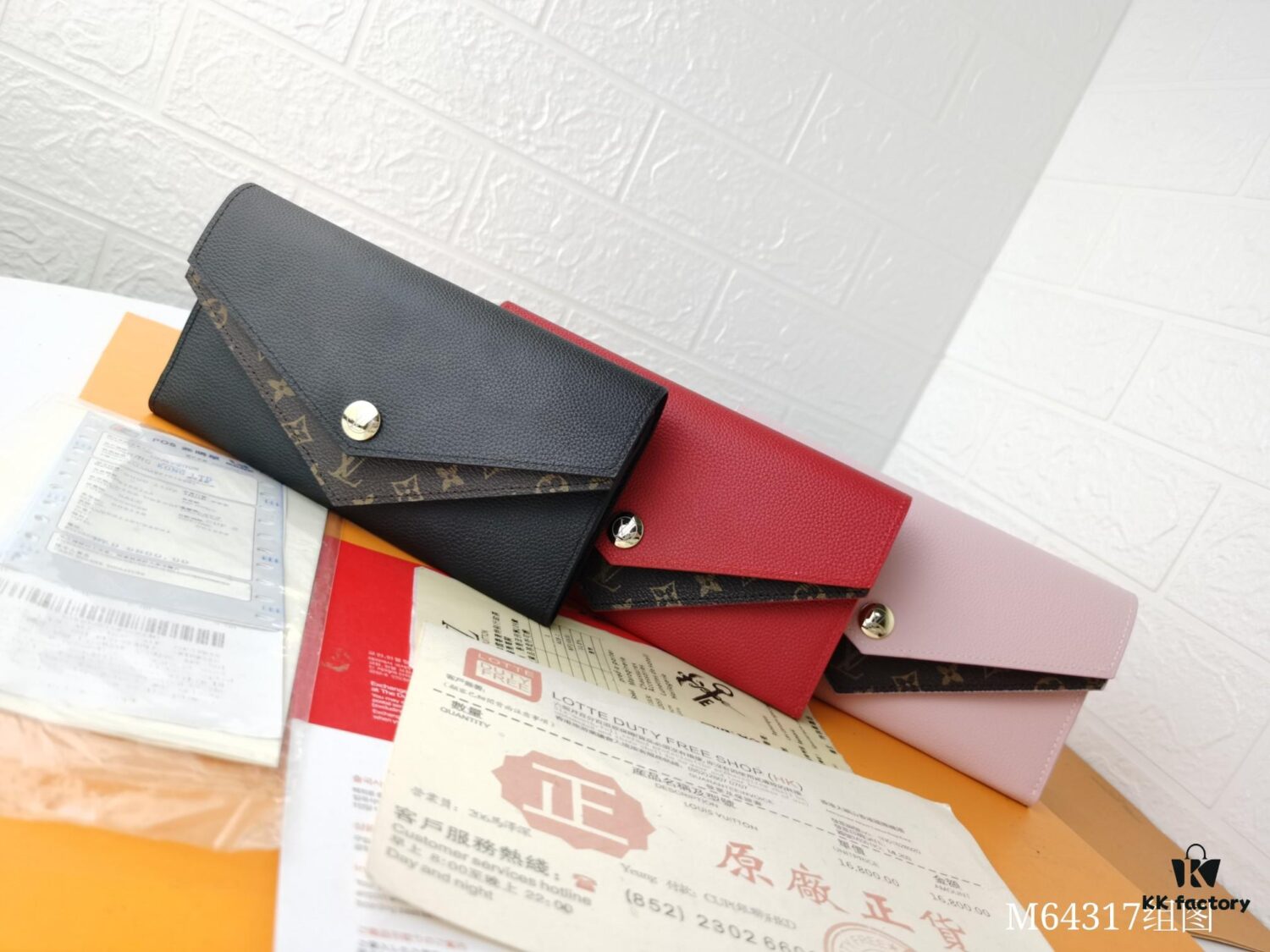 Top Quality Original 💎 [Actual Product Photography, Personal Background] M64317 Petite Grain Calfskin Leather with Iconic Monogram Canvas Wallet