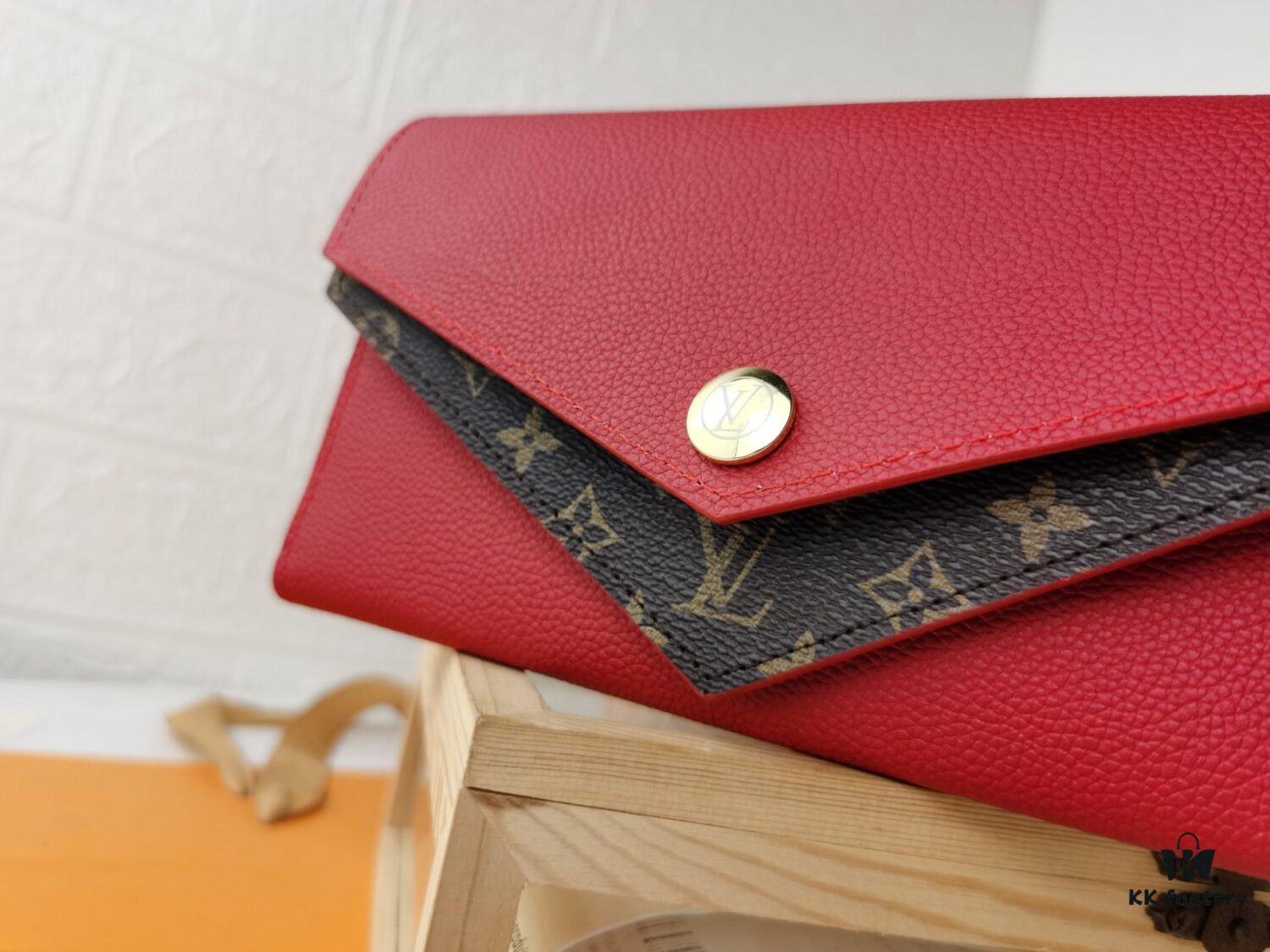 Top Original 💎 [Real Photo, Own Background] M64317 Fine-Grained Calfskin Leather with Iconic Monogram Canvas, This Trendy Wallet Stylishly Echoes Louis Vuitton's Double V Handbag Series