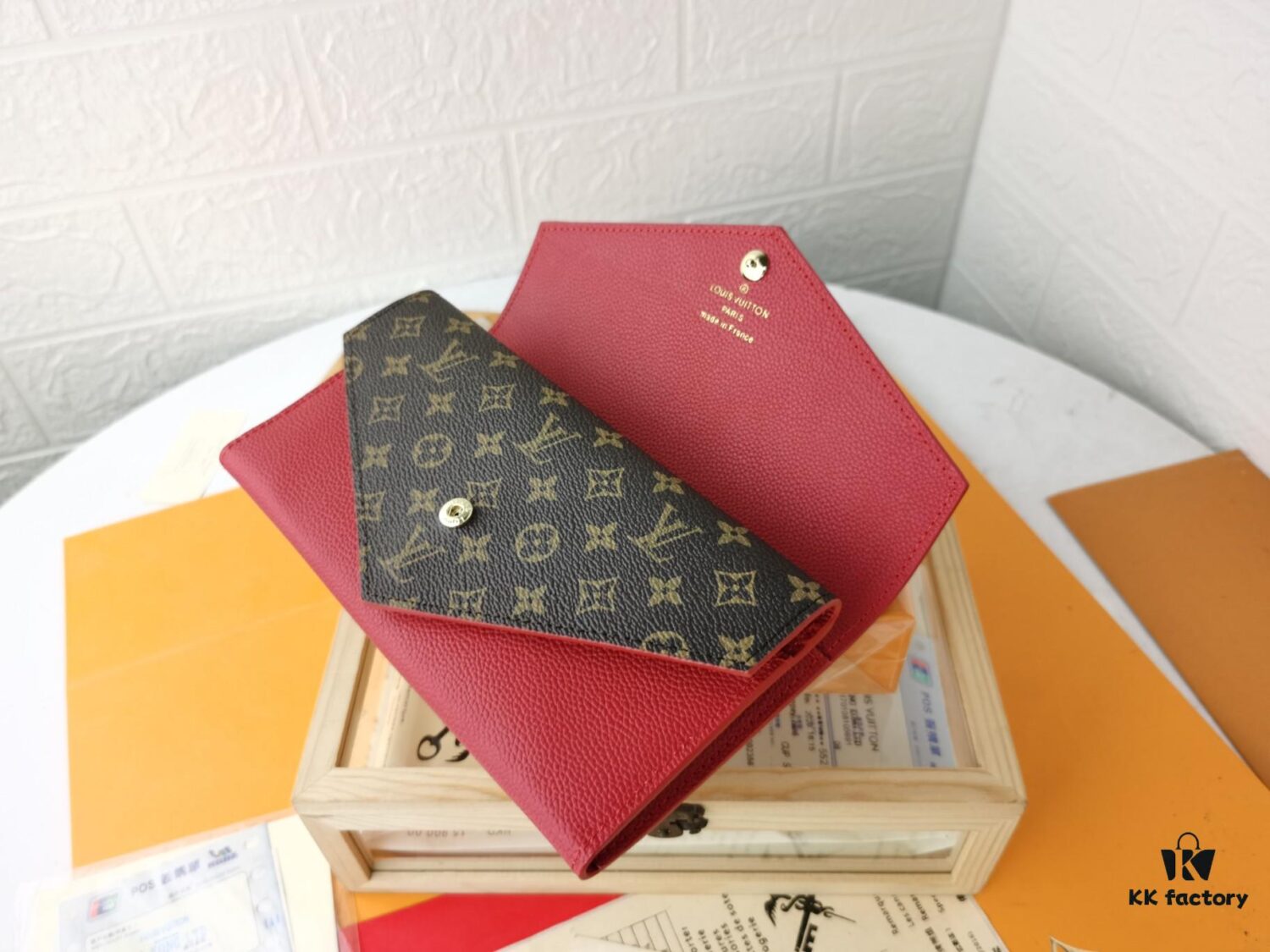 Top Original 💎 [Real Photo, Own Background] M64317 Fine-Grained Calfskin Leather with Iconic Monogram Canvas, This Trendy Wallet Stylishly Echoes Louis Vuitton's Double V Handbag Series