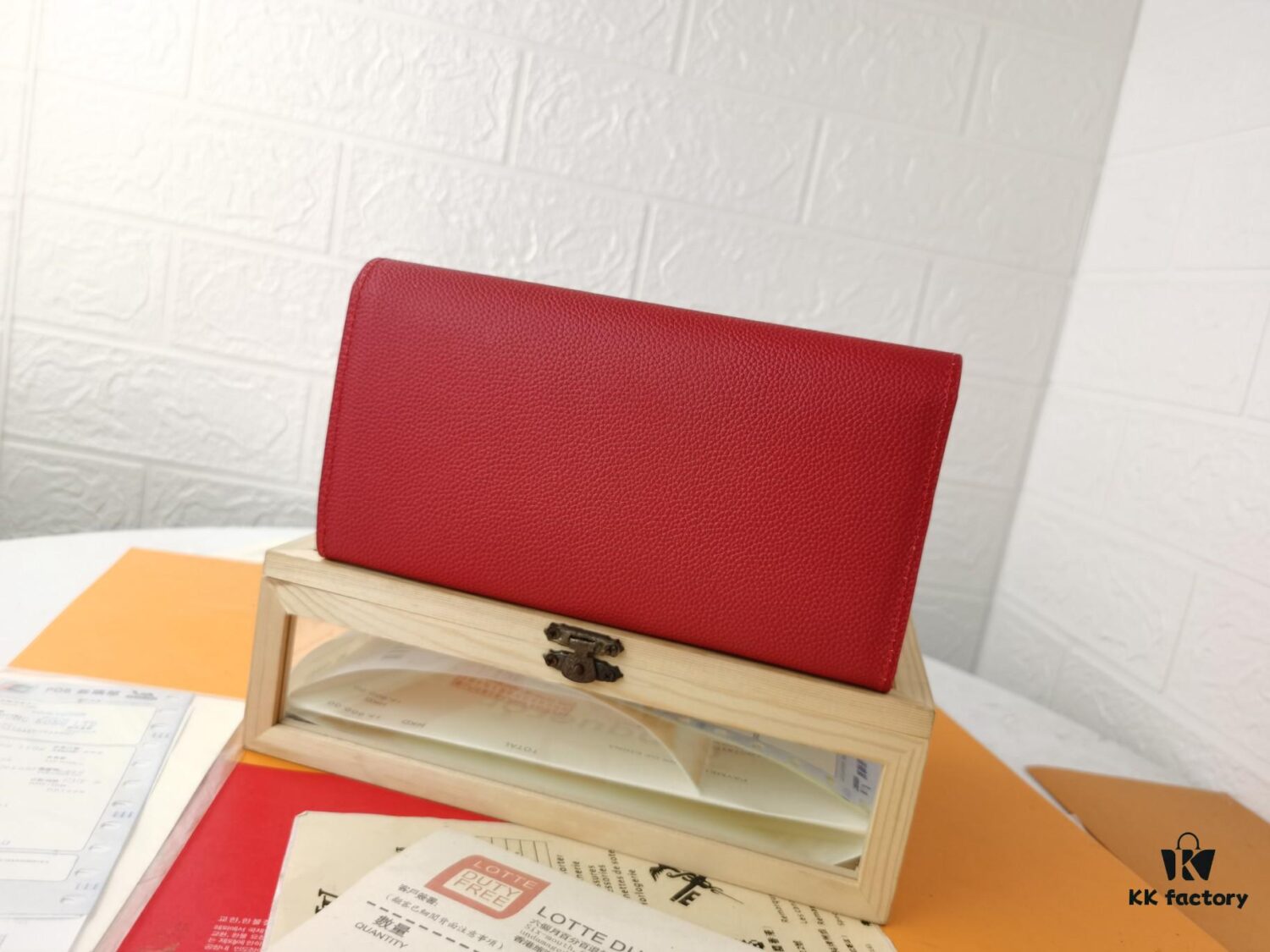 Top Original 💎 [Real Photo, Own Background] M64317 Fine-Grained Calfskin Leather with Iconic Monogram Canvas, This Trendy Wallet Stylishly Echoes Louis Vuitton's Double V Handbag Series