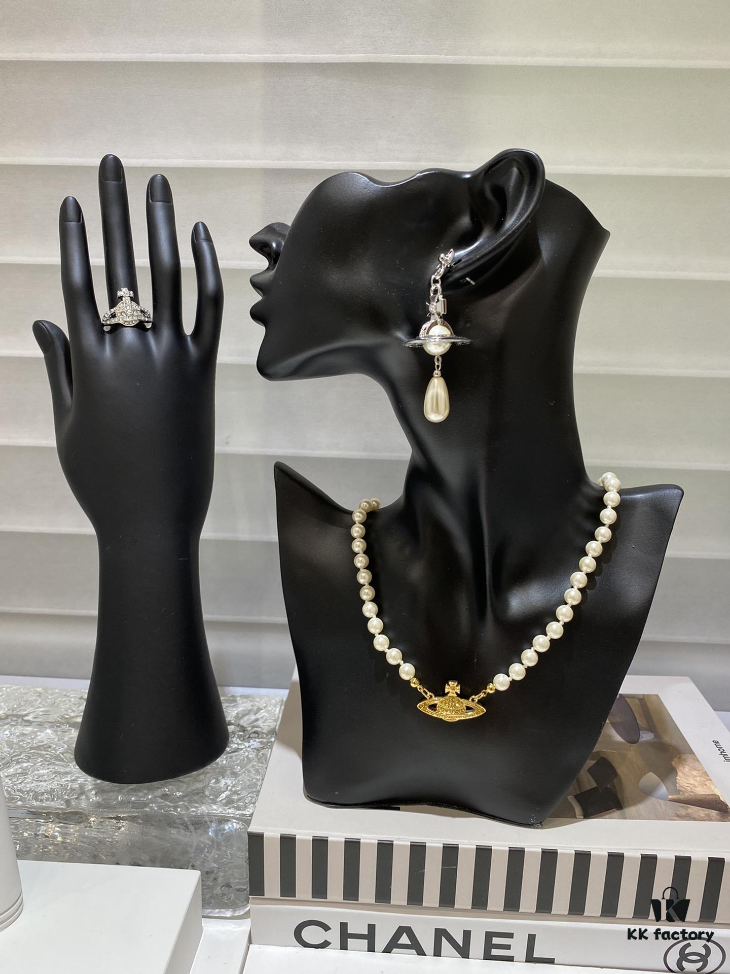 Saturn | Vivienne Westwood Jewelry Pearl Necklace in Gold