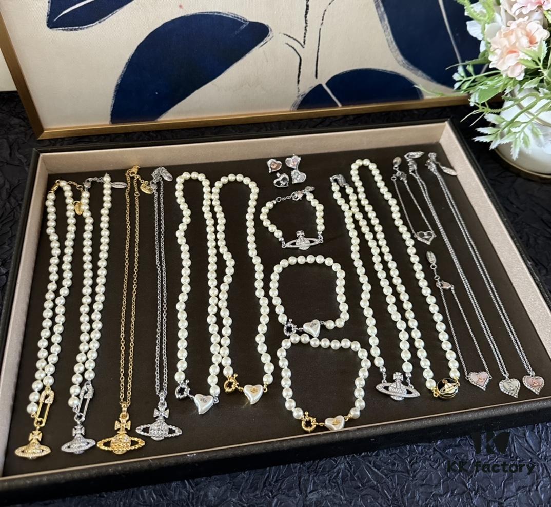 Vivienne Westwood New Collection Series 😍😍