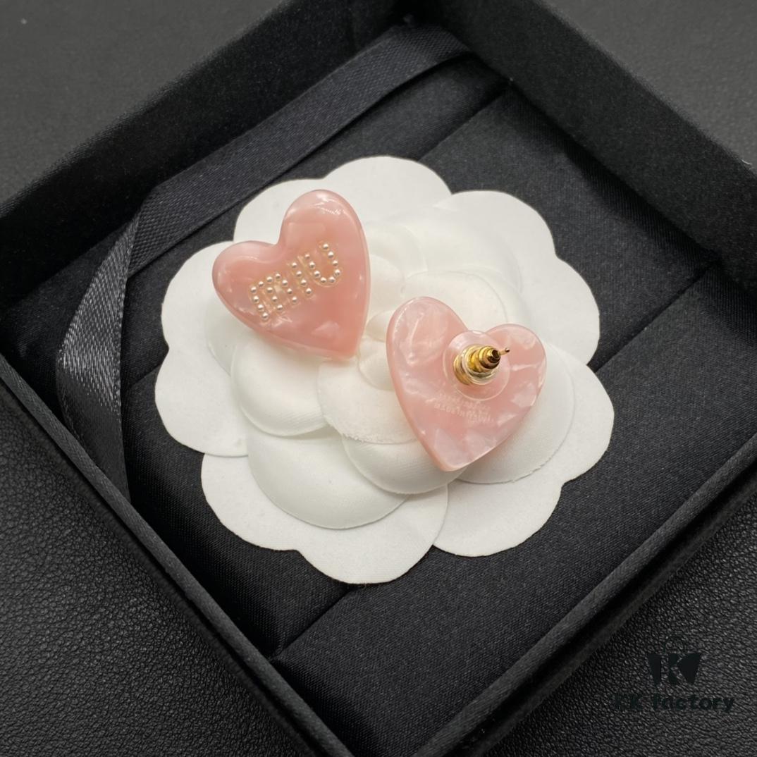 Miu Miu Textured Luxurious Pearl Heart Stud Earrings, Minimalist Design with Vintage Charm, Must-Have Summer Fashion Accessory